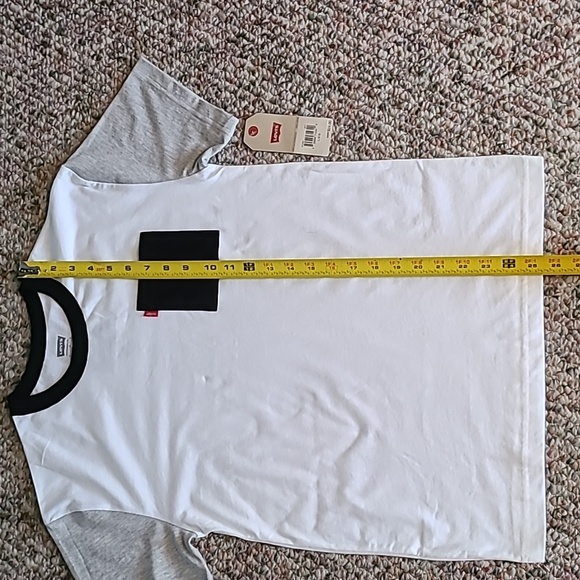 LEVIS BOYS WHITE AND GRAY SHORT SLEEVE T-SHIRT SIZE LARGE - Picture 8 of 10